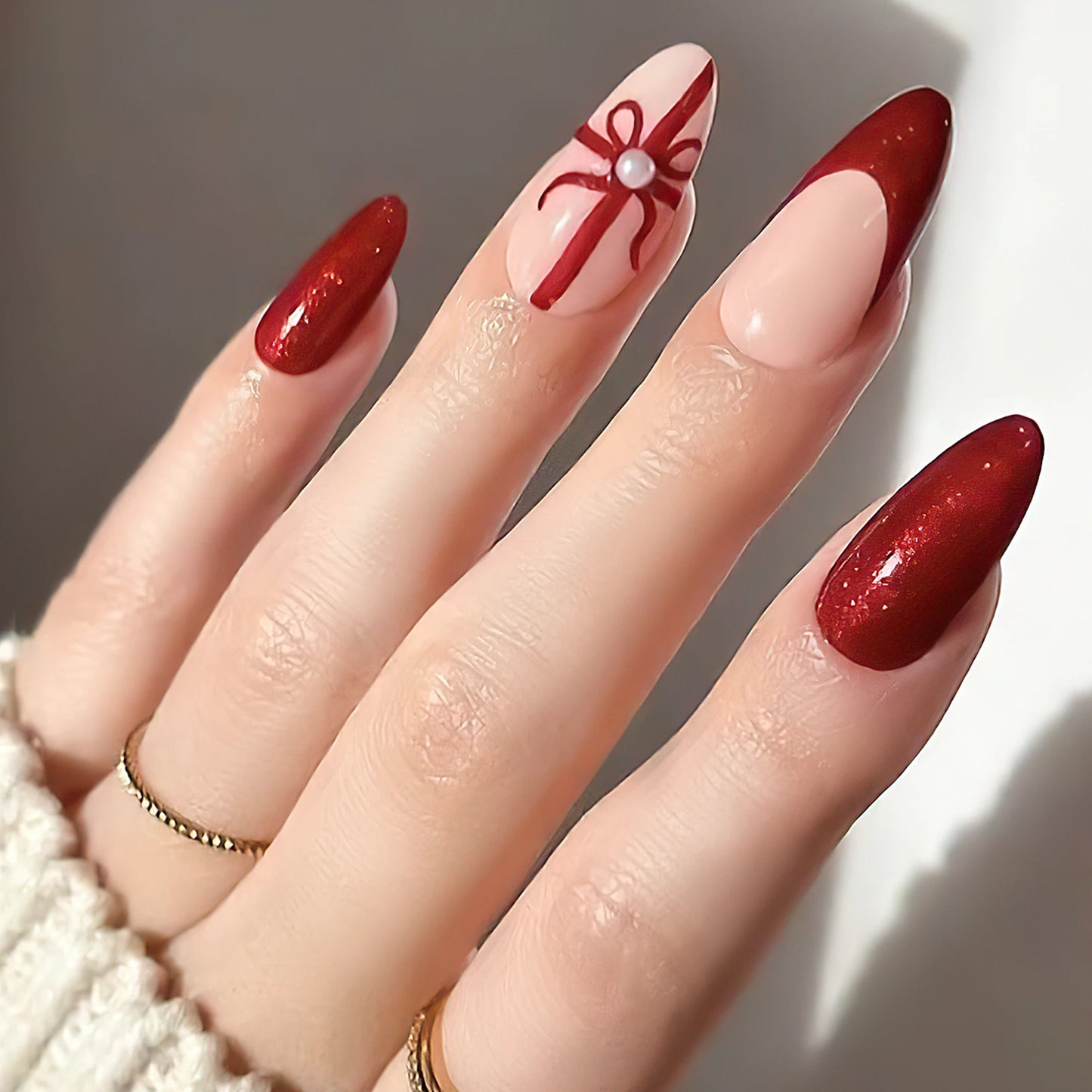 24pcs Christmas Fake Nails Long Stiletto Press On Acrylic Nails Almond Glitter Red French False Nails White Snowflake Wearable