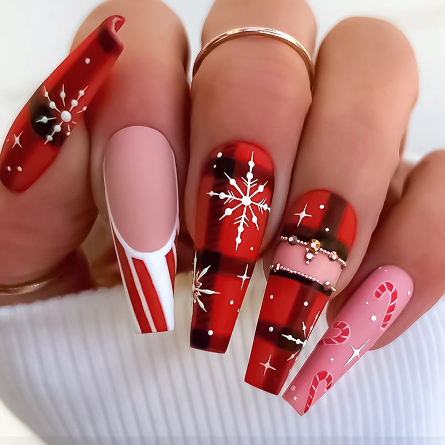 24pcs Christmas Fake Nails Long Stiletto Press On Acrylic Nails Almond Glitter Red French False Nails White Snowflake Wearable